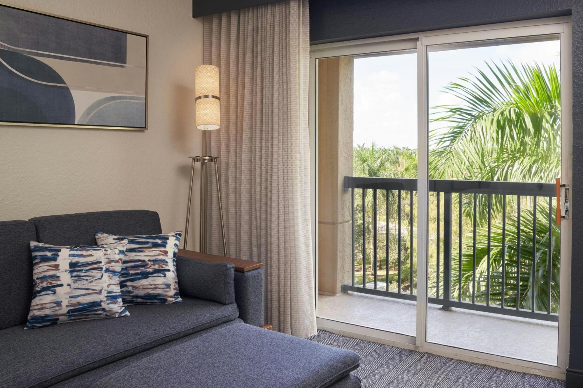 Courtyard By Marriott Fort Lauderdale Weston Exterior photo