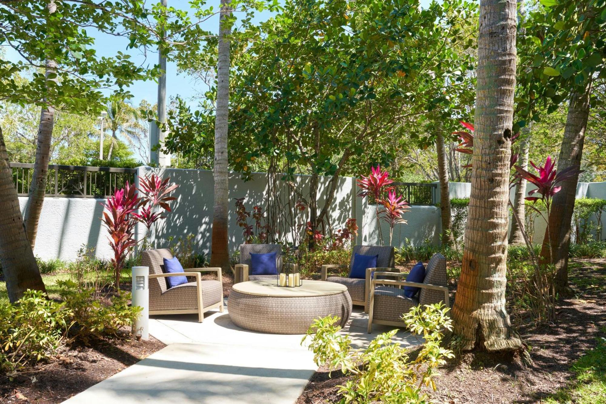 Courtyard By Marriott Fort Lauderdale Weston Exterior photo
